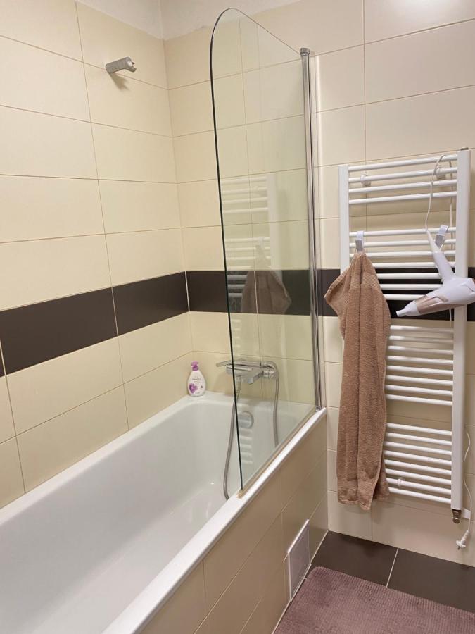 Apartman Slnecna Terasa S Vlastnym Parkovanim Na 2 Auta Apartment ชิลินา ภายนอก รูปภาพ