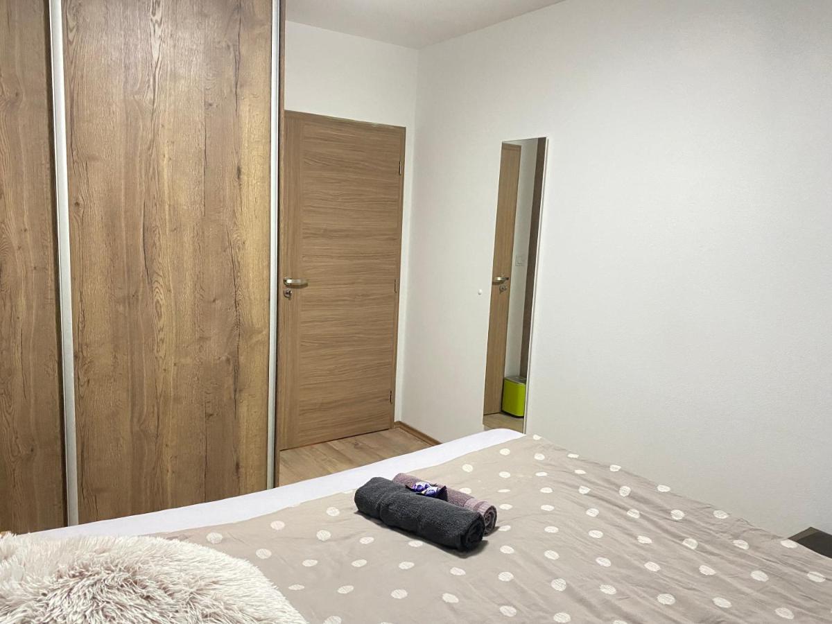 Apartman Slnecna Terasa S Vlastnym Parkovanim Na 2 Auta Apartment ชิลินา ภายนอก รูปภาพ