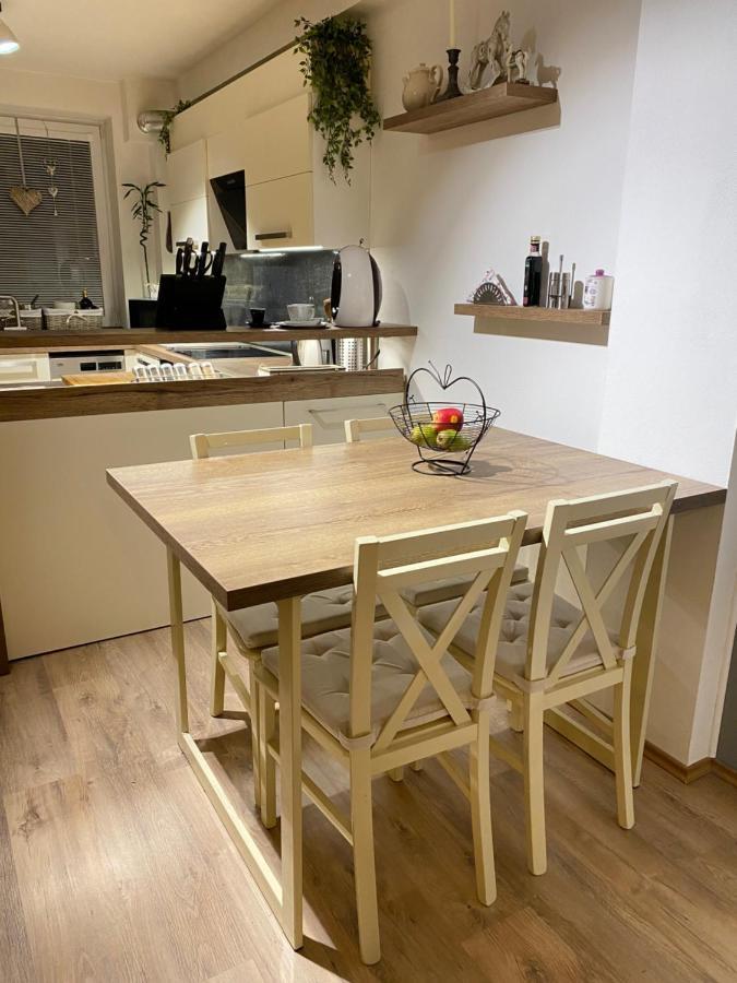 Apartman Slnecna Terasa S Vlastnym Parkovanim Na 2 Auta Apartment ชิลินา ภายนอก รูปภาพ