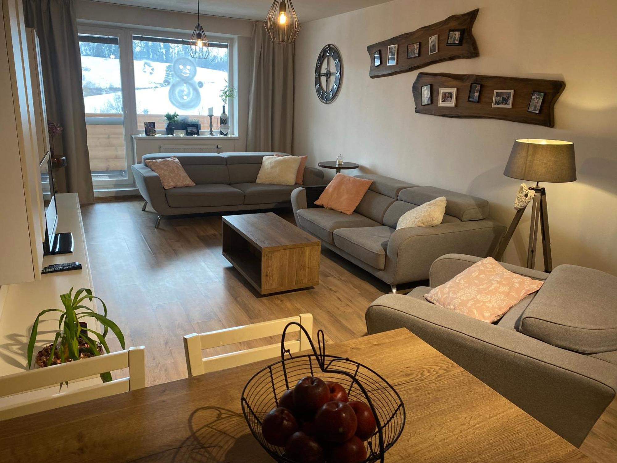 Apartman Slnecna Terasa S Vlastnym Parkovanim Na 2 Auta Apartment ชิลินา ภายนอก รูปภาพ